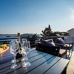 Hillside - The Penthouse