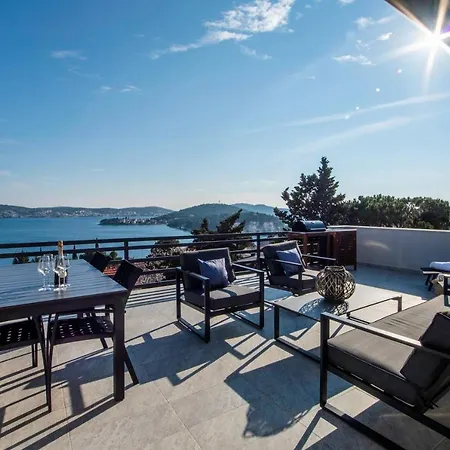 Hillside Rogoznica - The Penthouse Apartment *