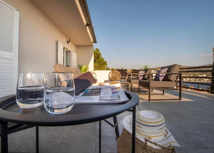 Hillside - The Penthouse Apartamento *