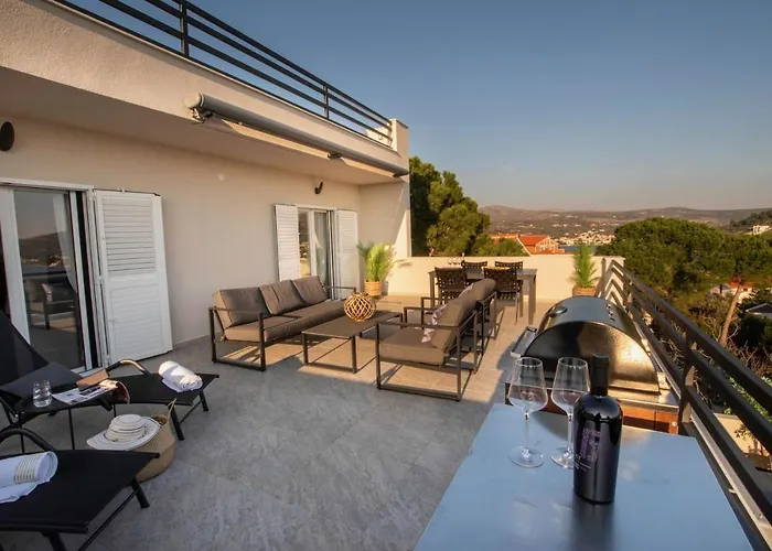 Hillside - The Penthouse Apartamento