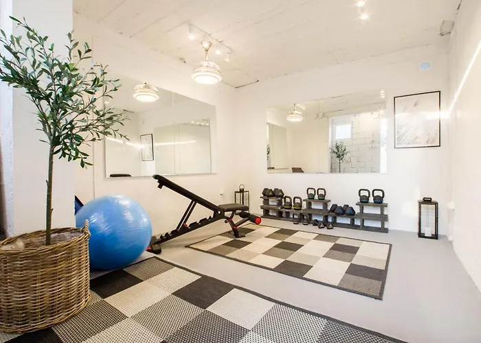 Hillside - The Penthouse 로고즈니차