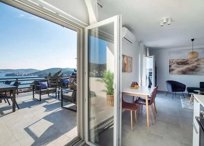 Hillside - The Penthouse *