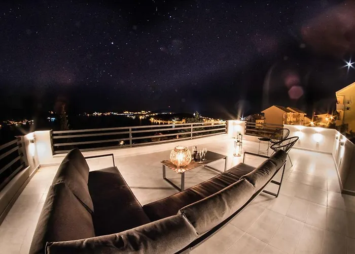 Hillside - The Penthouse 아파트