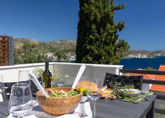 Hillside - The Penthouse Apartamento